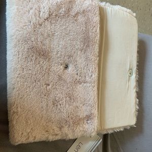 Beautiful 😻 and new hang bag never used